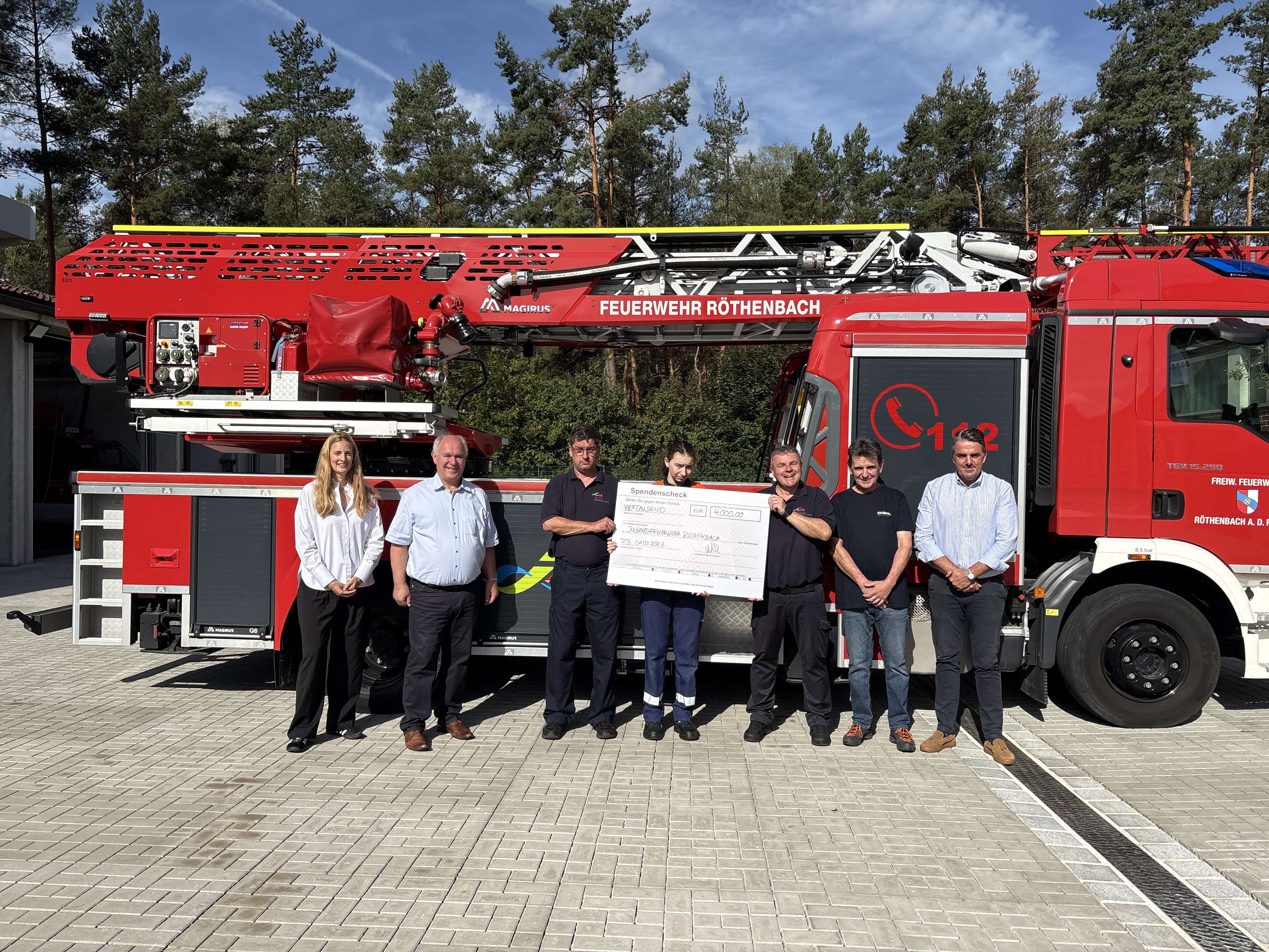 Supporting Future Volunteers: Diehl Metall Donates €4,000 to Röthenbach Youth Fire Brigade